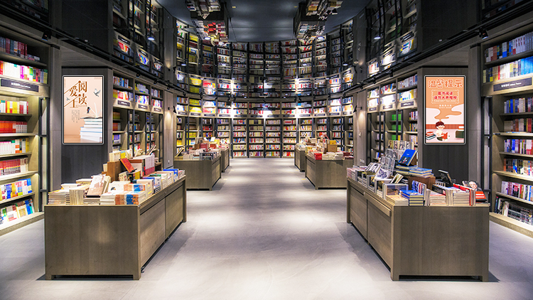 /容大彩晶壁掛廣告機(jī)：以創(chuàng)新顯示技術(shù)，賦能商業(yè)空間新價(jià)值/容大彩晶壁掛廣告機(jī)：以創(chuàng)新顯示技術(shù)，賦能商業(yè)空間新價(jià)值